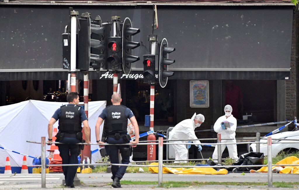 Ως τρομοκρατική εξετάζεται η επίθεση στη Λιέγη (Photos)