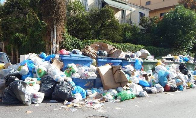 «Πνίγεται» η Κέρκυρα από τα σκουπίδια – Αντιδράσεις για τη λύση που προτείνει ο δήμαρχος