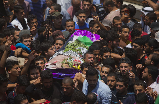 Χιλιάδες Παλαιστίνιοι απέτισαν φόρο τιμής στην 21χρονη διασώστρια
