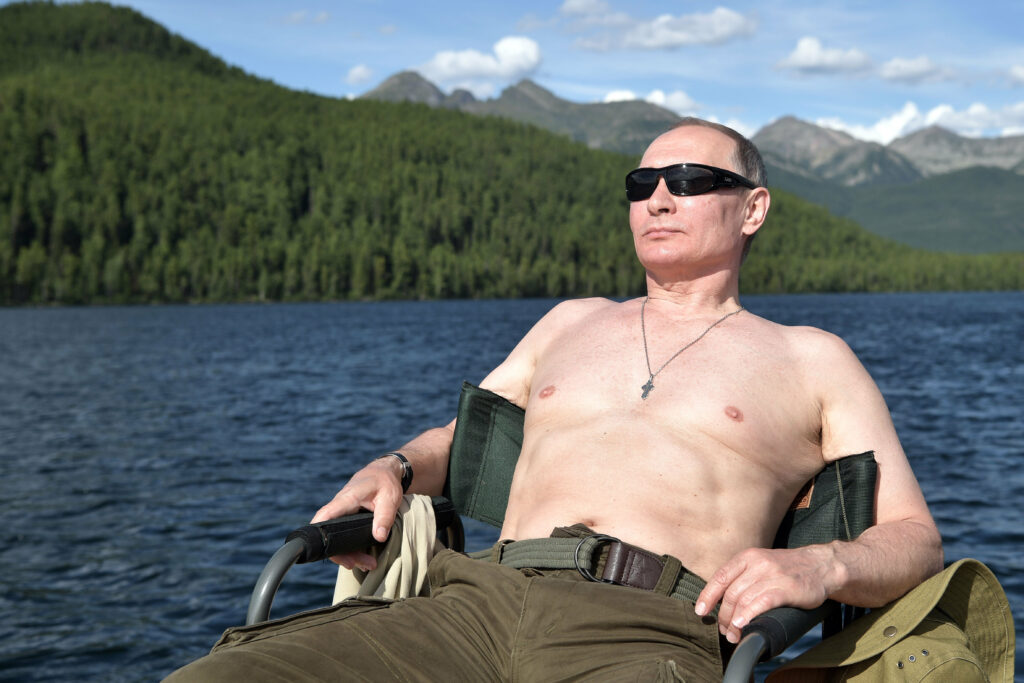 Ο Πούτιν απαντά στους επικριτές του: Για τις σχέσεις με την ακροδεξιά, τις ημίγυμνες φωτογραφίες, τον αυταρχισμό