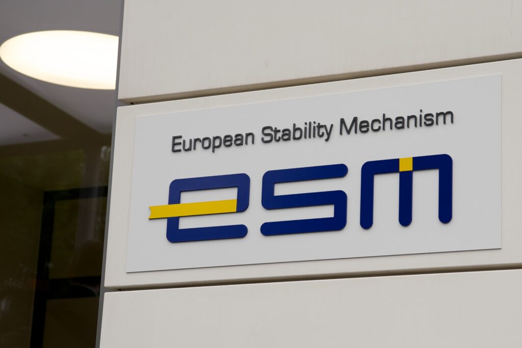 ESM: Εν αναμονή της απόφασης για την εκταμίευση της υποδόσης του 1 δισ. ευρώ