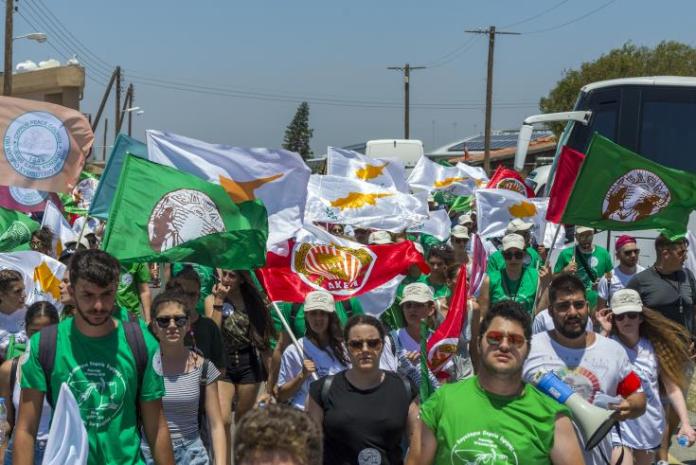 Διαδήλωση Ελληνοκυπρίων και Τουρκοκυπρίων ενάντια στις βρετανικές βάσεις στο νησί