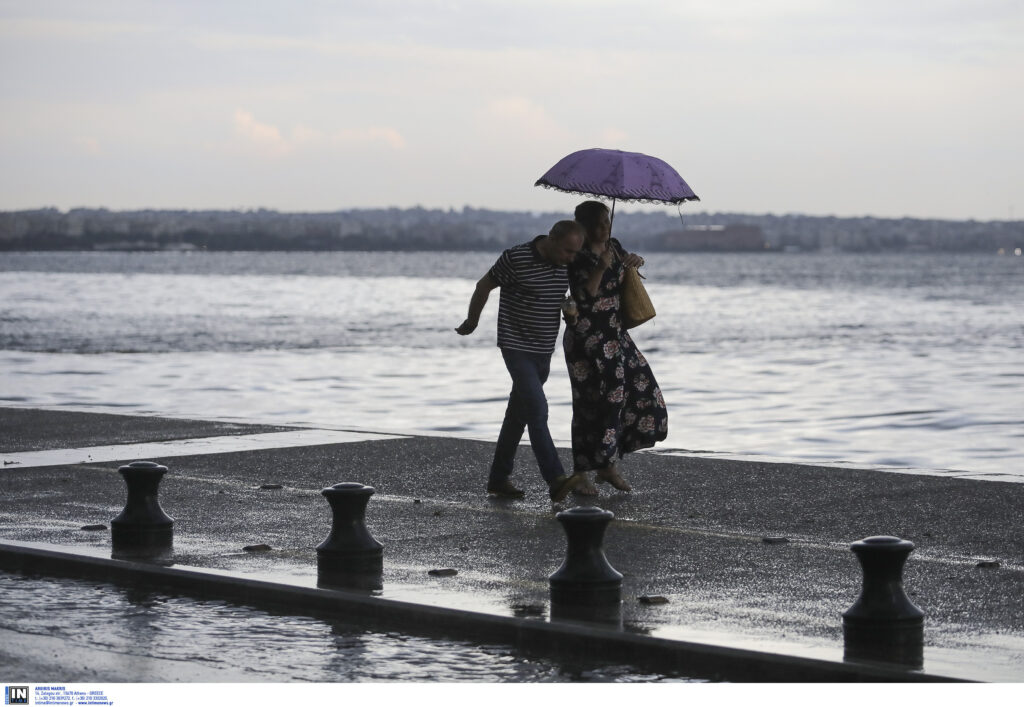 Καιρός: Πάρτε ομπρέλα – Καταιγίδες σε πολλές περιοχές – Πέφτει η θερμοκρασία