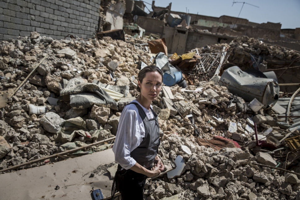 Η Αντζελίνα Τζολί στη Μοσούλη: «Η χειρότερη καταστροφή που έχω δει» (Video)