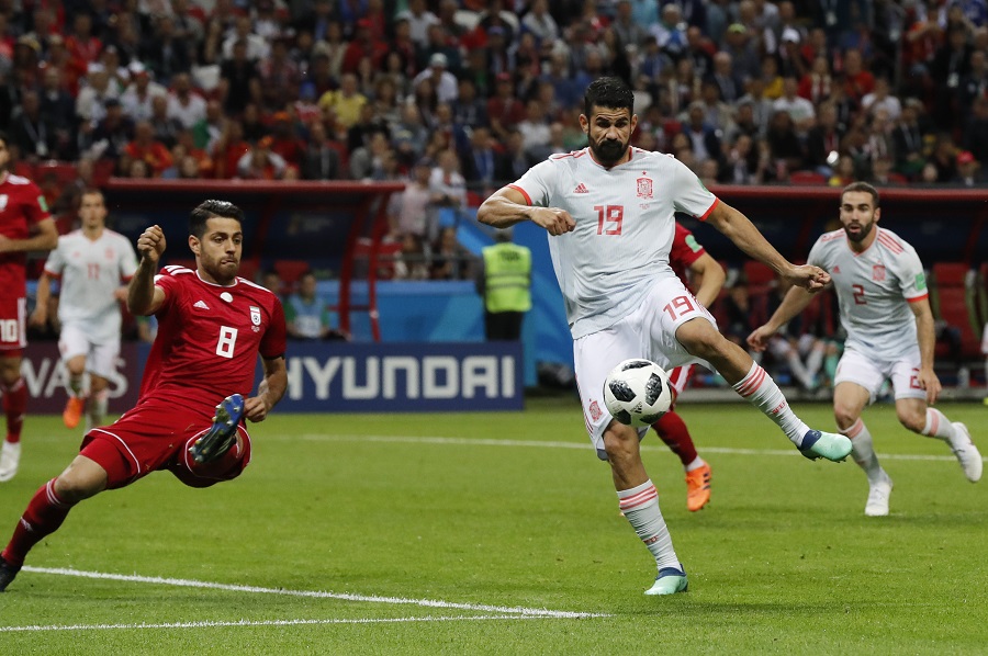 Η Ισπανία κέρδισε (1-0) το Ιράν χάρη σε μία… καραμπόλα