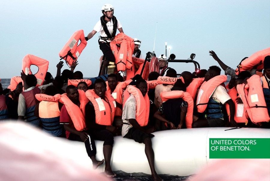 Σφοδρές αντιδράσεις για τη νέα καμπάνια της Benetton – Χρησιμοποιεί φωτογραφίες προσφύγων από το πλοίο «Aquarius»