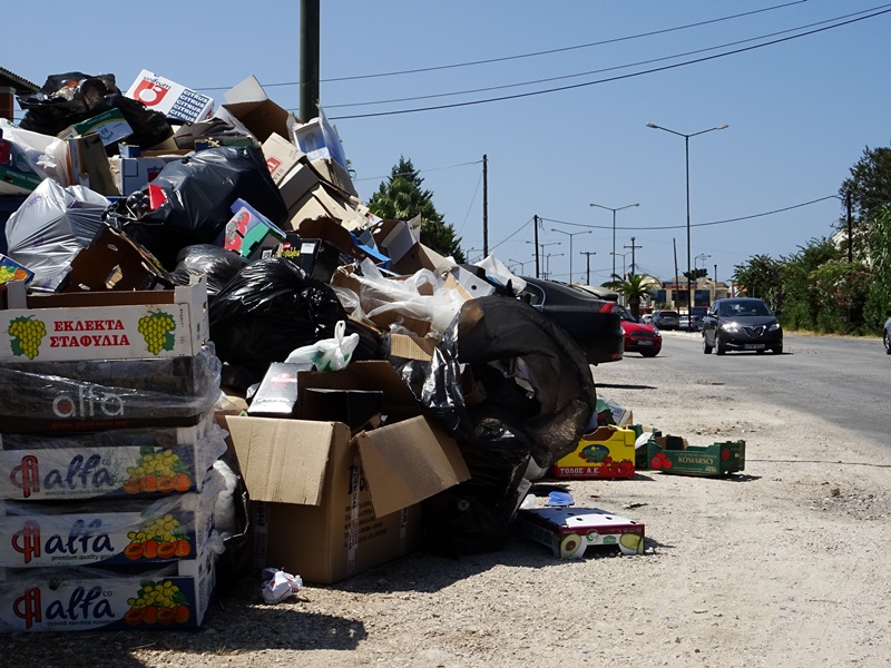 Σε «ομηρία» η Κέρκυρα από τους τόνους σκουπιδιών