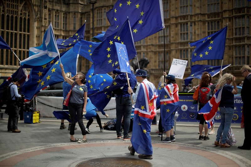 Βρετανία: Υποστηρικτές της Ευρωπαϊκής Ένωσης κάνουν πορεία στο Λονδίνο