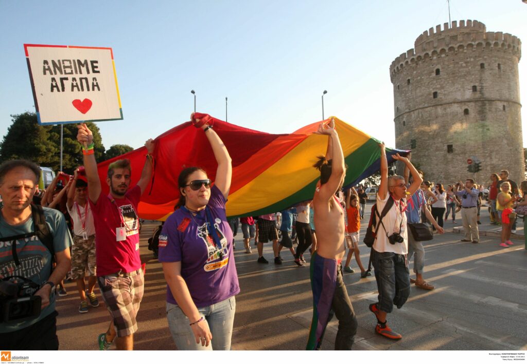 Δύο gay στο Θερμαϊκό – Μια μειοψηφία δεν μπορεί να ξεπλύνει μια πόλη. Κάθε πόλη