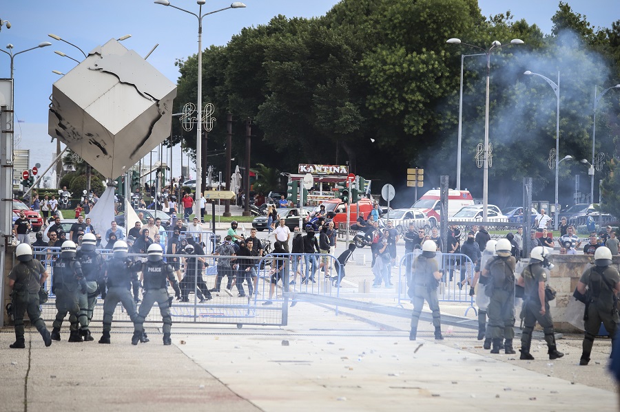 Επεισόδια στη Θεσσαλονίκη στο περιθώριο εκδήλωσης του ΣΥΡΙΖΑ (Photos)