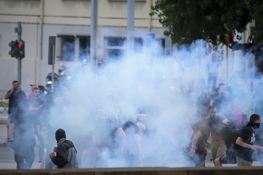 ΣΥΡΙΖΑ για τα επεισόδια στη Θεσσαλονίκη: Δεν θα πάρουμε άδεια από τους ακροδεξιούς για να κάνουμε εκδηλώσεις