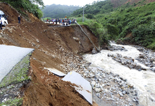 Βιετνάμ: Αυξάνονται συνεχώς οι νεκροί από τις πλημμύρες (Video & Photos)
