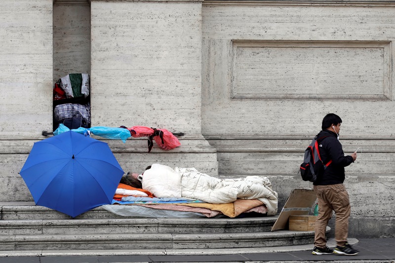 Ιταλία: Σε συνθήκες απόλυτης φτώχειας 5 εκατ. πολίτες