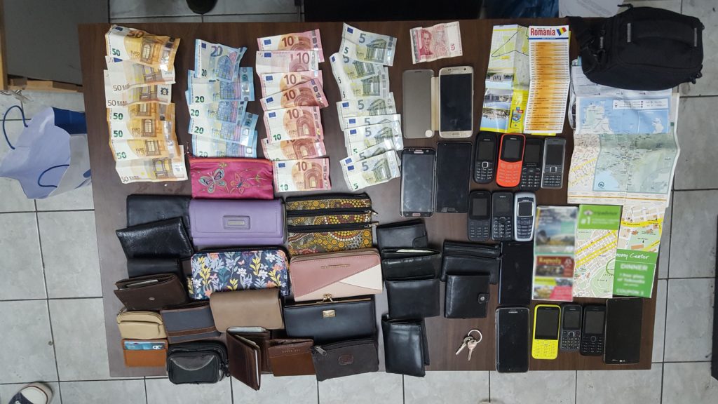 Εξαρθρώθηκε μεγάλη σπείρα πορτοφολάδων – 30 συλλήψεις!