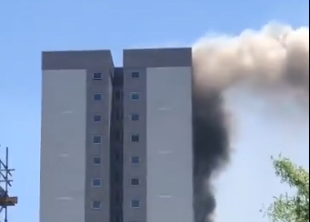 Πυρκαγιά σε ουρανοξύστη στο Λονδίνο (Photos – Video)
