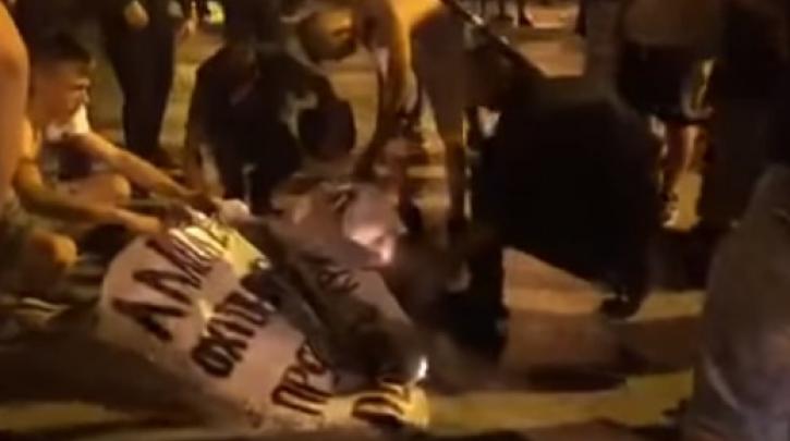 Ξεσαλώνουν φασίστες στη Θεσσαλονίκη: «Μαχαίρι στην καρδιά του κάθε αντιφά»! (Video)