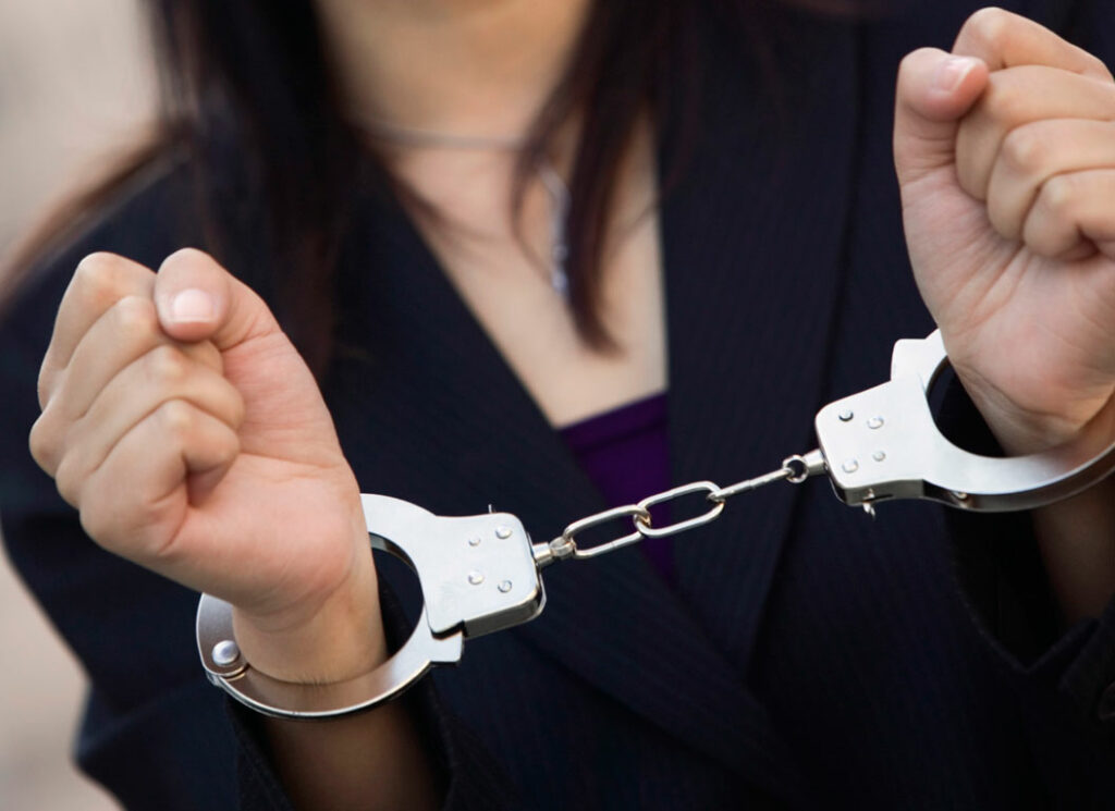 Προφυλακιστέα η δήθεν δικηγόρος που εξαπατούσε πολίτες με χρέη