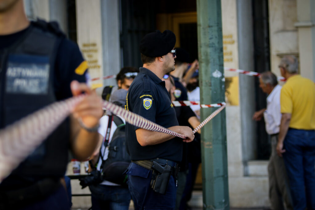 Σοκ στα Τρίκαλα: Τον βρήκε η γυναίκα του πυροβολημένο εξ επαφής