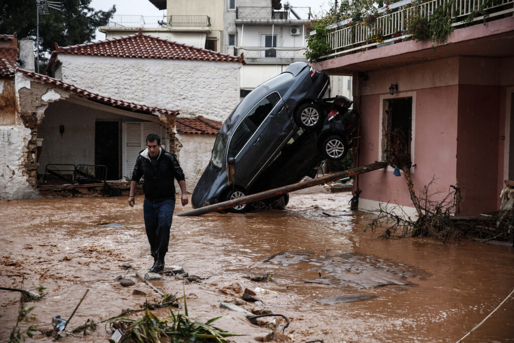 Πειθαρχικές ευθύνες για τις φονικές πλημμύρες της Μάνδρας