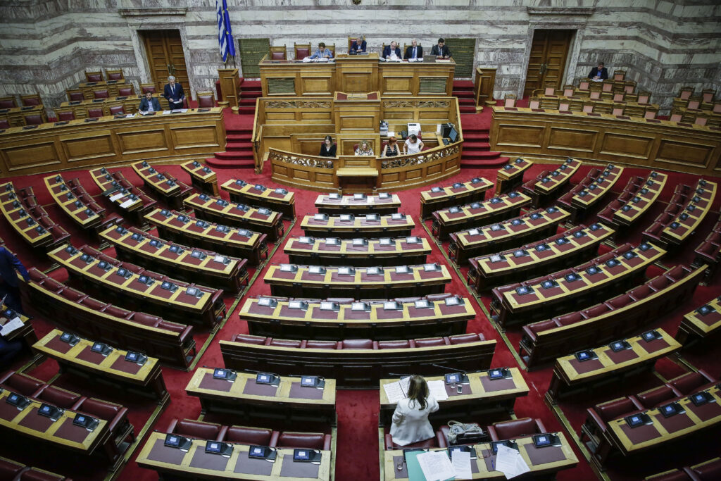 Δώδεκα βουλευτές του ΣΥΡΙΖΑ ζητούν από το ΥΠΕΘΑ να απαλειφθεί ο όρος «λαθρομετανάστευση»