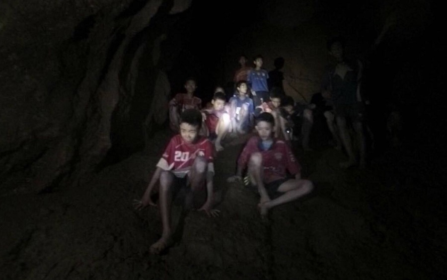 Προπονήσεις στις… καταδύσεις πρέπει να κάνουν οι 13 που βρίσκονται εγκλωβισμένοι σε σπήλαιο