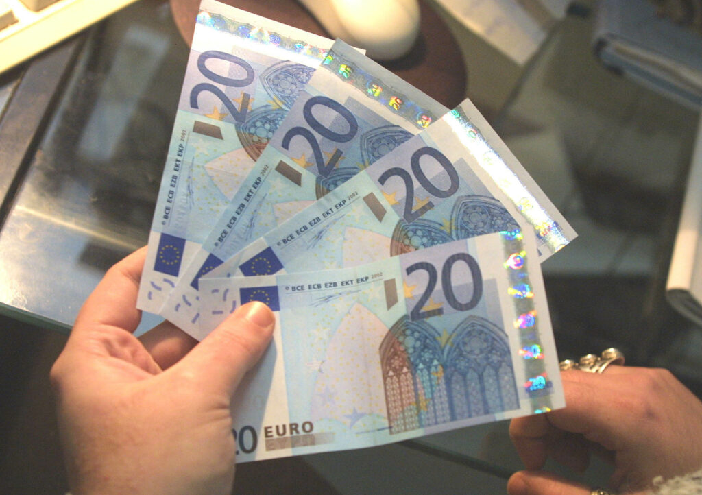 Ποιοι συνταξιούχοι έλαβαν χθες διπλές συντάξεις συνολικού ποσού 1, 2 εκατ. ευρώ
