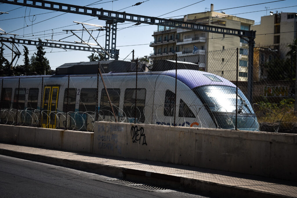 Προβλήματα και ακυρώσεις στα δρομολόγια προαστιακού και τρένων