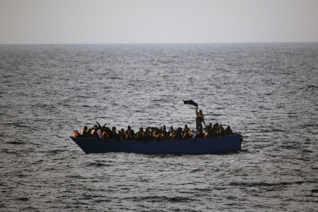 Αγωνία για 450 μετανάστες στη Μεσόγειο: Ψάχνουν λιμάνι – «Να πάνε στη Μάλτα», λέει ο Σαλβίνι