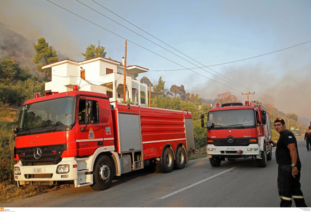 Πυροσβεστική: 56 αστικές και 18 δασικές πυρκαγιές σε ένα μόνο 24ωρο!