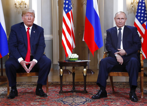 Τα δολοφονικά βλέμματα μεταξύ Τραμπ και Πούτιν (Photos)