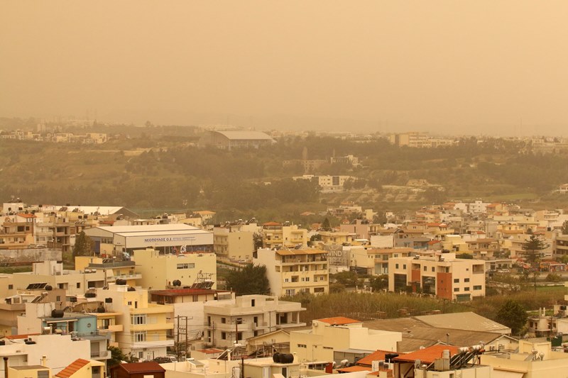 Κρήτη: Αποπνικτική ατμόσφαιρα με καύσωνα και αφρικανική σκόνη