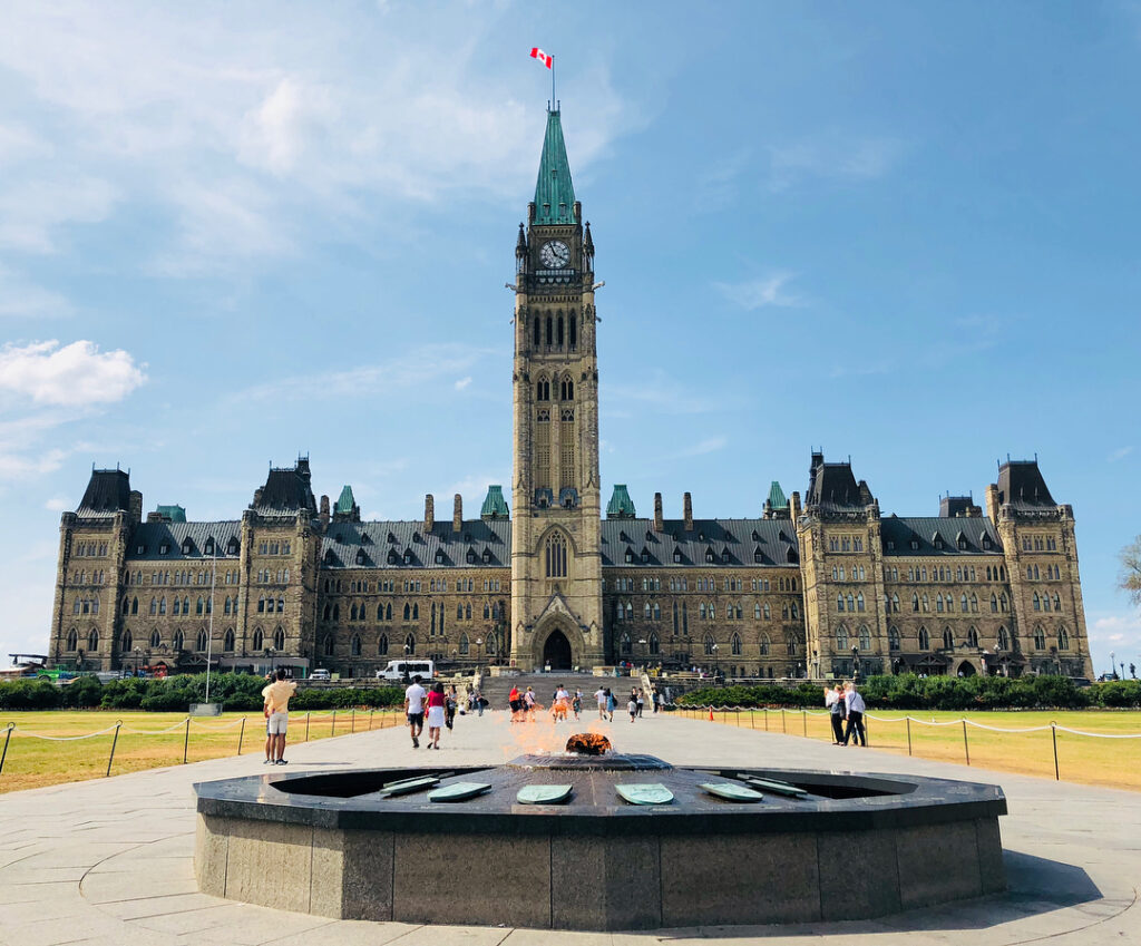 Καναδάς: Άνδρας επιχείρησε να μαχαιρώσει έναν στρατιώτη στο Κοινοβούλιο
