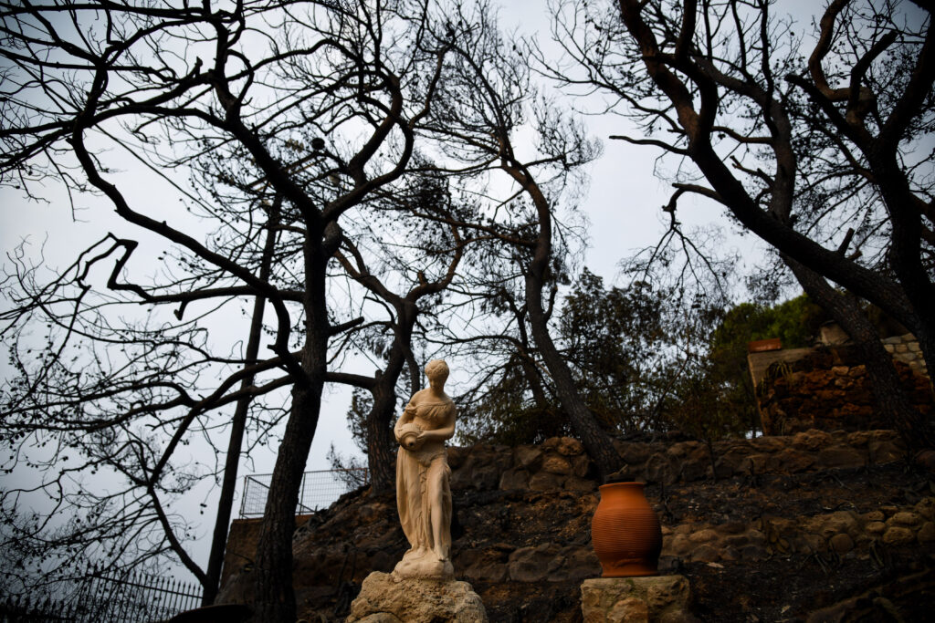 Παράταση μέχρι τέλος Σεπτεμβρίου των φορολογικών δηλώσεων για τους πληγέντες της πυρκαγιάς