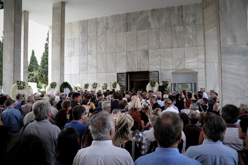 Το τελευταίο αντίο στον Μάνο Ελευθερίου (Photos)