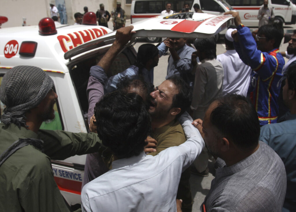 Πακιστάν: Τουλάχιστον 30 νεκροί από βομβιστική επίθεση αυτοκτονίας (Photos)