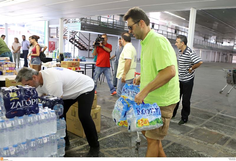 Τεράστια η ανταπόκριση του κόσμου για βοήθεια προς τους πληγέντες (Photos)