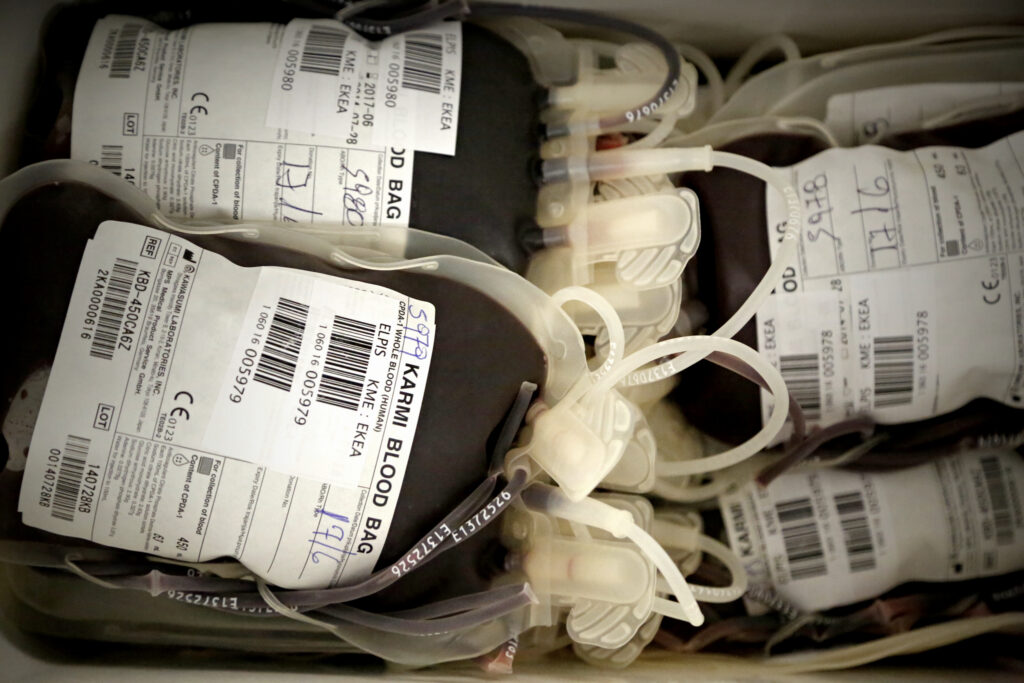 Δίωρη παράταση της αιμοδοσίας στη Βουλή λόγω μαζικής προσέλευσης κόσμου