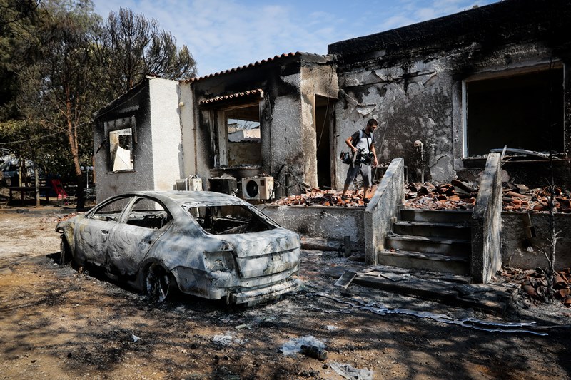 DW: Τεράστιο το κύμα αλληλεγγύης για τους πυρόπληκτους