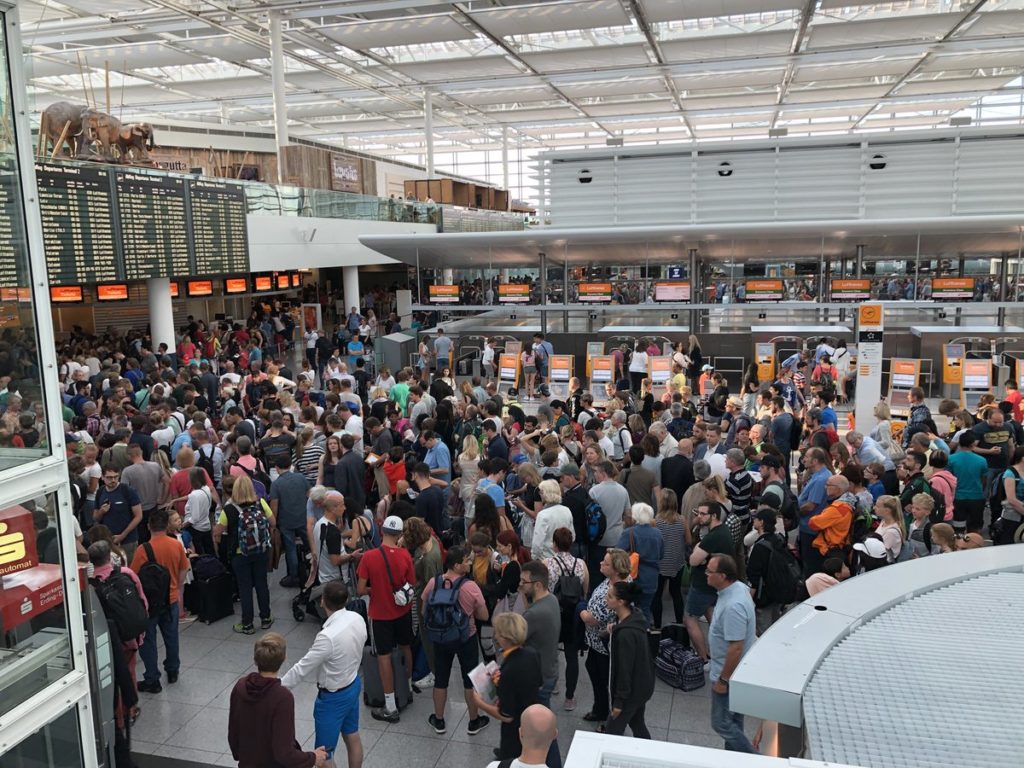 Mια γυναίκα προκάλεσε χάος και ακύρωση 200 πτήσεων στο αεροδρόμιο του Μονάχου