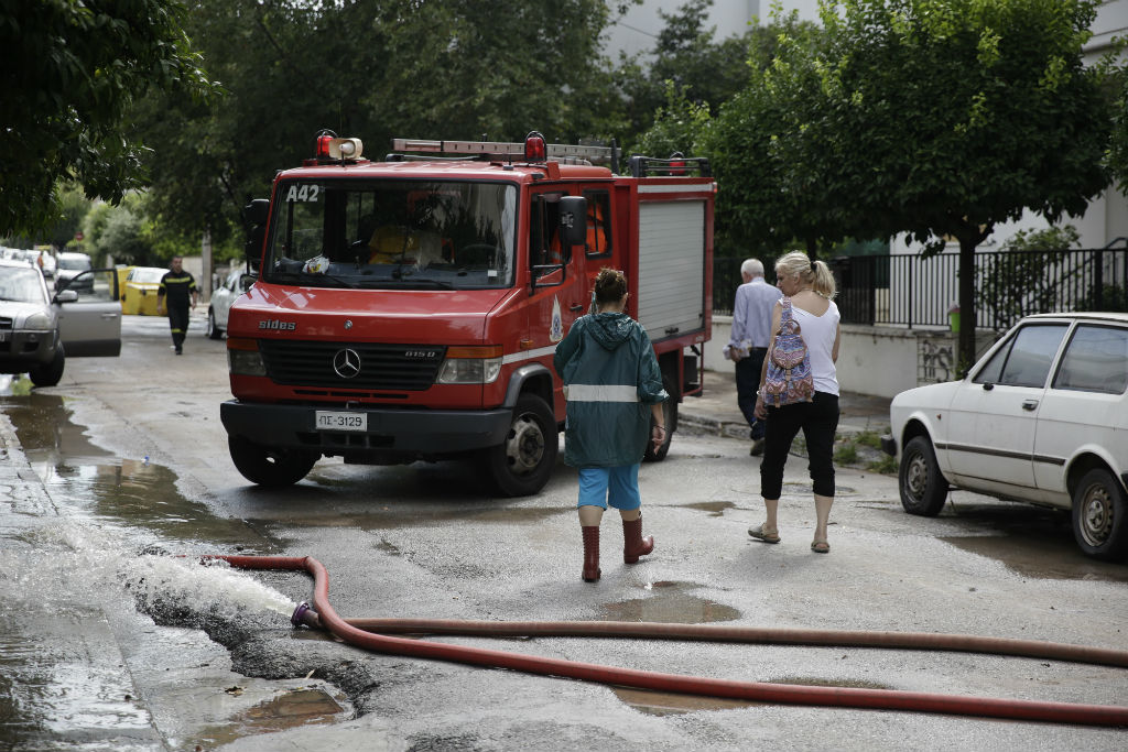 Άνοιξε η Μεσογείων – Πάνω από 300 κλήσεις στην Πυροσβεστική από την καταιγίδα στην Αθήνα (Video+Χάρτες)