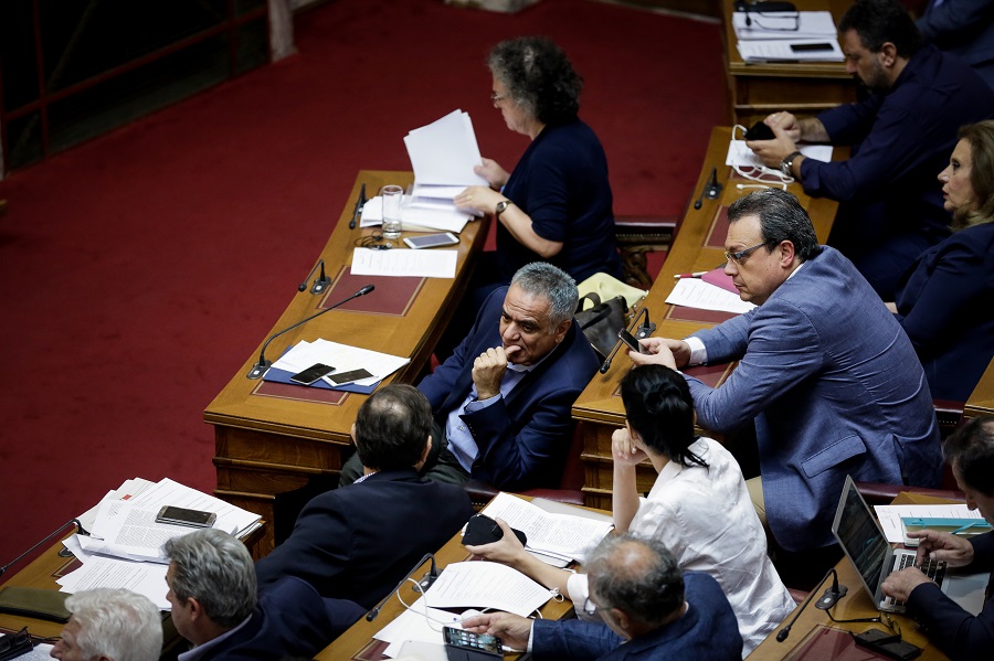 Βουλή: Ψηφίστηκαν τα μέτρα για τη στήριξη των πληγέντων και οι επείγουσες ρυθμίσεις για τις κατεδαφίσεις αυθαιρέτων