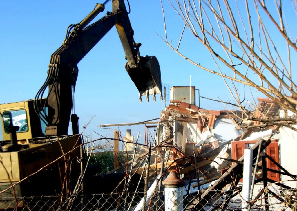 Αυτά είναι τα πρώτα 61 αυθαίρετα που κατεδαφίζονται