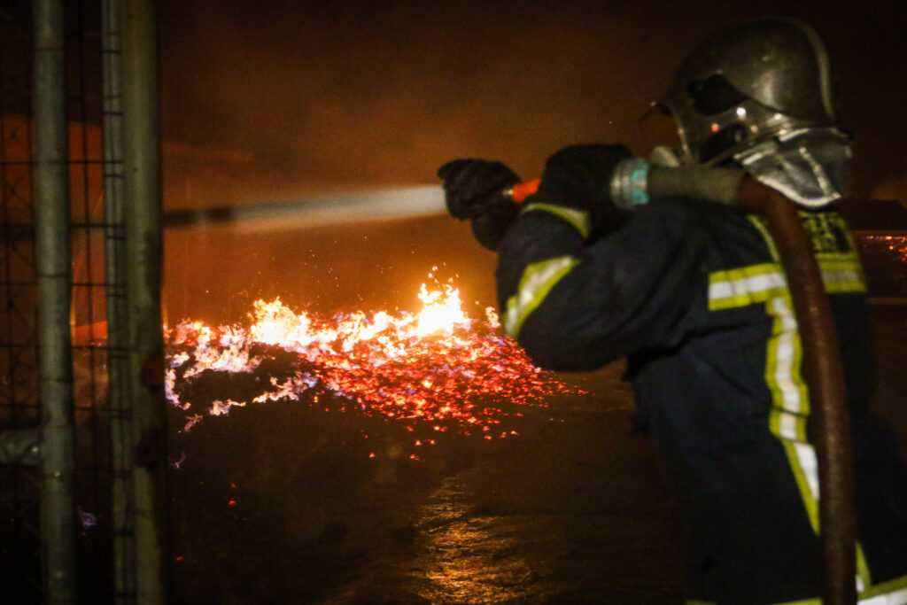 Για τον Τάσο Τέλλογλου το ότι δεν υπήρξαν νεκροί πυροσβέστες, σημαίνει ότι… δεν ήταν στη φωτιά (Video)