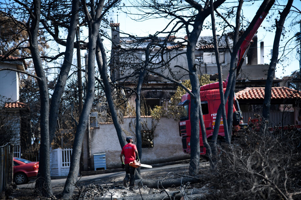 Κορυφαίος καθηγητής εξηγεί τα αίτια της φονικής πυρκαγιάς στο Μάτι