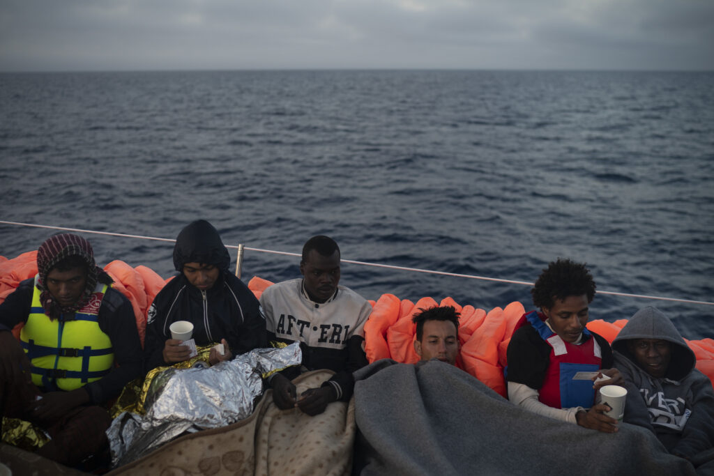 Σχεδόν 400 μετανάστες διασώθηκαν ανοιχτά των ισπανικών ακτών