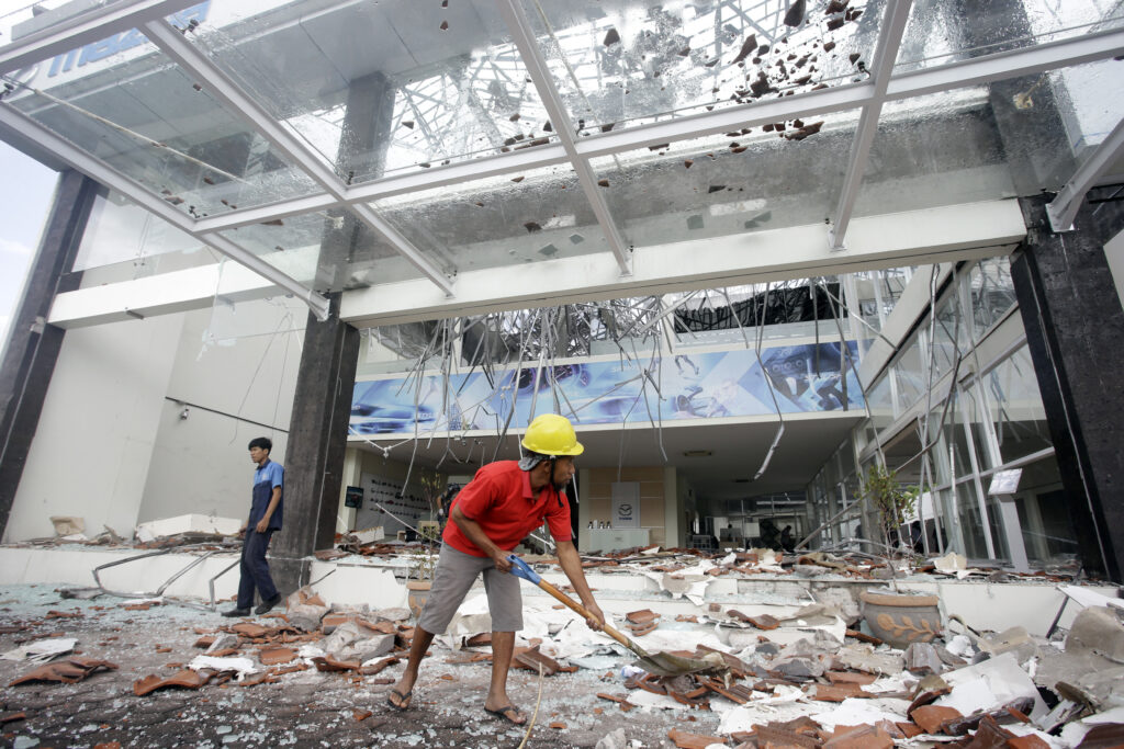 Ινδονησία: Τουλάχιστον 98 νεκροί μετά τον μετά τον μεγάλο σεισμό (Photos – Video)