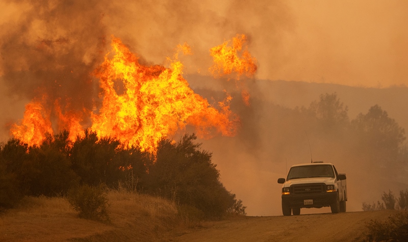 Καλιφόρνια: Όλο τον Αύγουστο αναμένεται να καίει η φονική πυρκαγιά