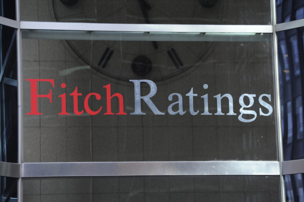 Fitch: Αναβάθμισε καλυμμένες ομολογίες των τραπεζών