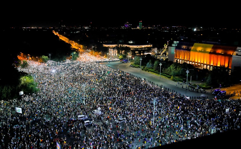 Ρουμανία: Χιλιάδες πολίτες στους δρόμους κατά της διαφθοράς