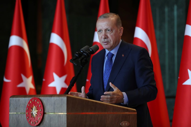 Guardian:  Η Τουρκία παραπαίει στην άβυσσο που ο Ερντογάν δημιούργησε